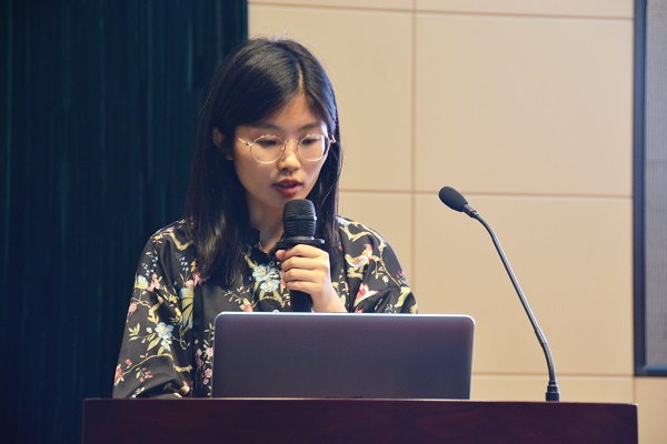 5cec8b74aac2d.jpg 余老师.jpg