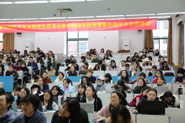 5b2c58a0c8b18.jpg 校内宣讲1.jpg