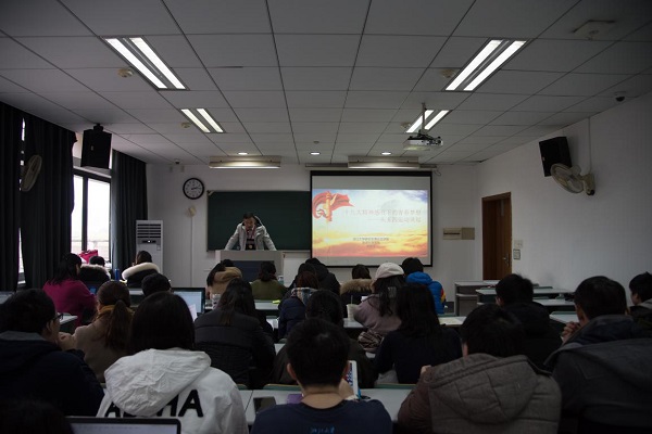 5b2c58bde2588.jpg 校内宣讲4.jpg