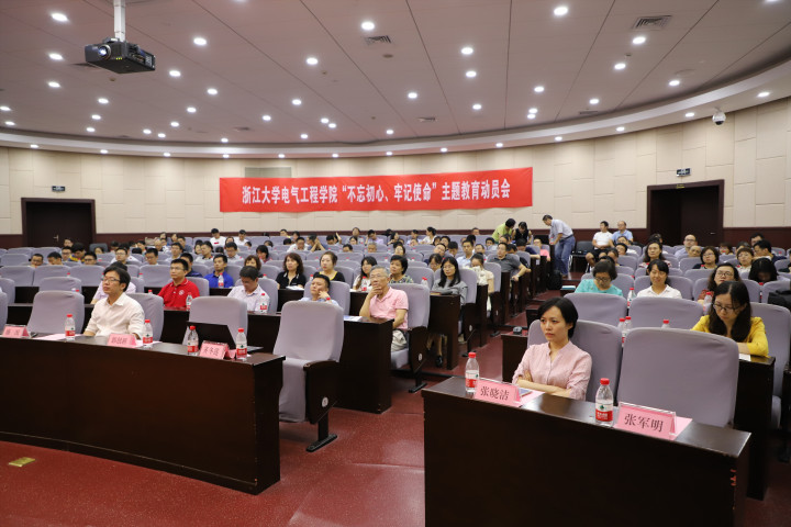 5d7a2b002d455.jpg 向后横幅.jpg