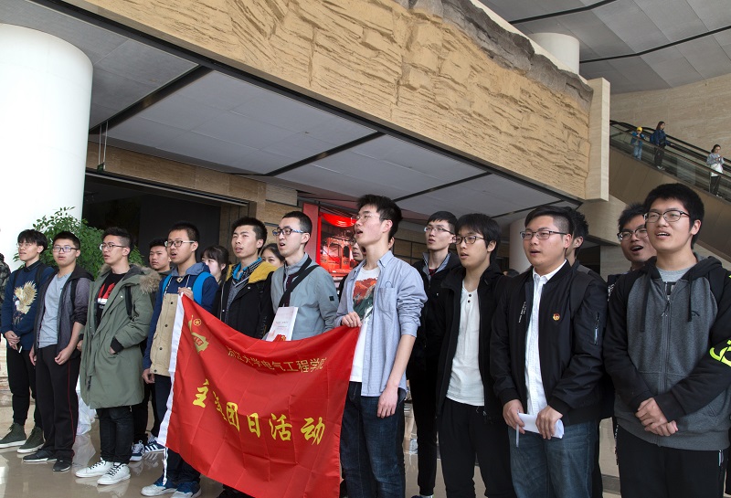 5cb44f2e751f3.jpg 2.jpg